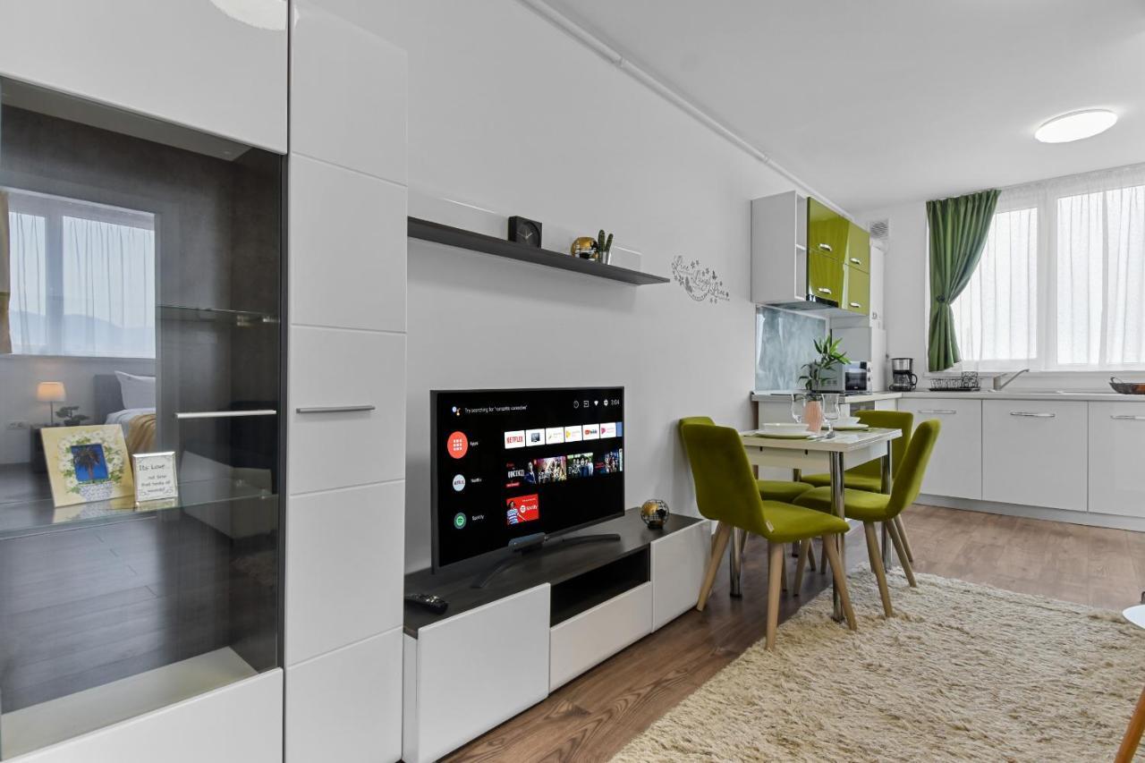 Ferienwohnung Modern In New Building With Panoramic View Brașov Exterior foto